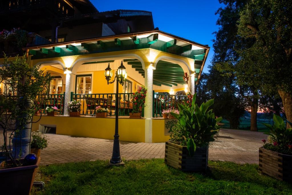 Landhotel Waldmuehle ザンクト・ゲオルゲン・イム・アッターガウ エクステリア 写真