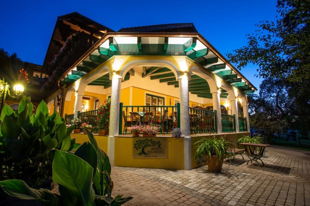 Landhotel Waldmuehle ザンクト・ゲオルゲン・イム・アッターガウ エクステリア 写真
