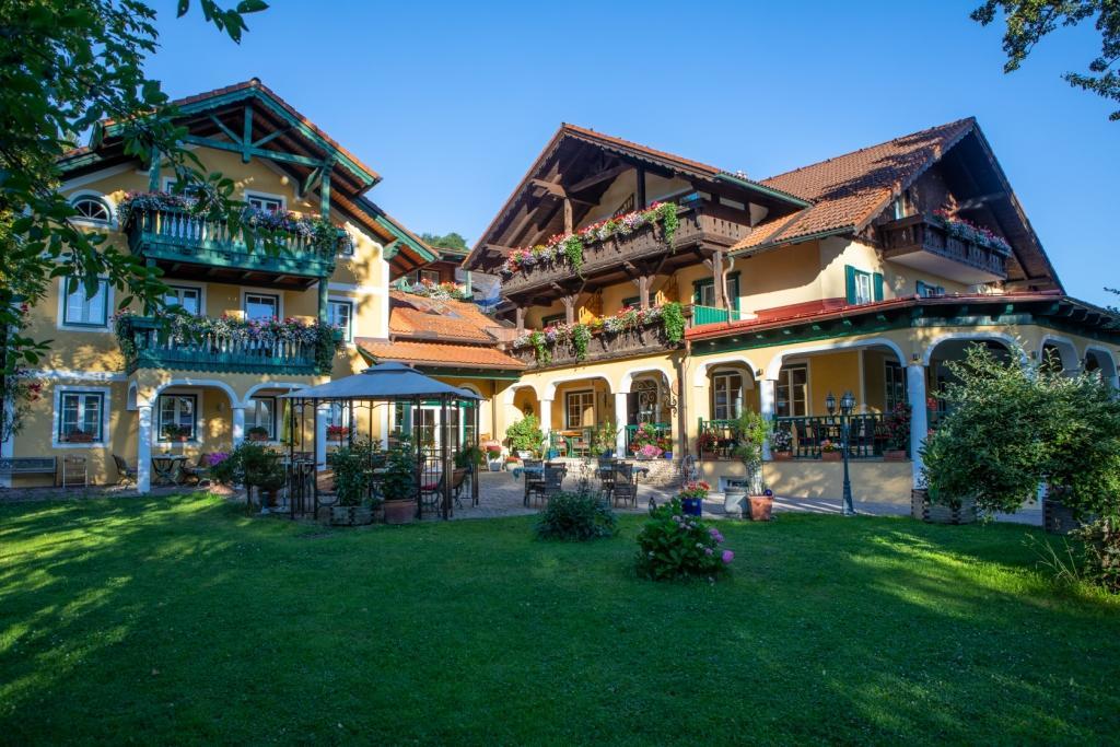 Landhotel Waldmuehle ザンクト・ゲオルゲン・イム・アッターガウ エクステリア 写真